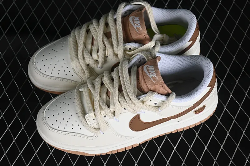 All Categories Nk SB Dunk Series Nk SB Dunk Low Low-top Sneakers Nk Dunk Low Next Nature "Hemp" Trick-or-treat Doll Soybean Milk Bear Maillard Simple and Versatile SB Strap Low-top Casual Sneakers DD1873-200